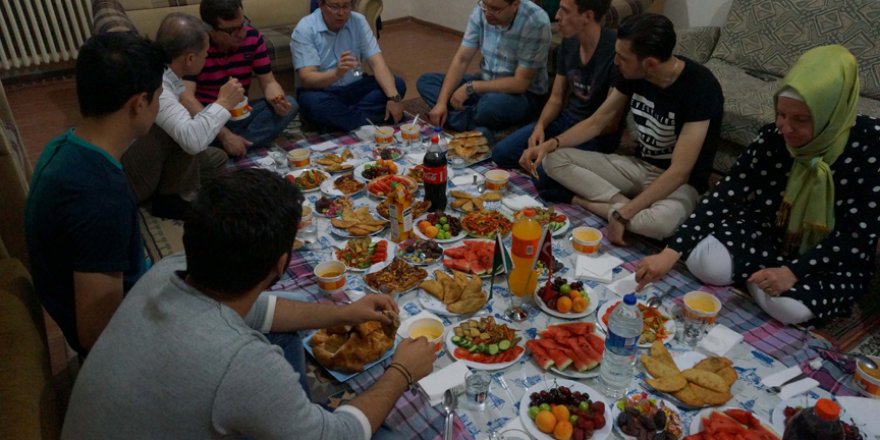 Еда в Турции - стол или пол