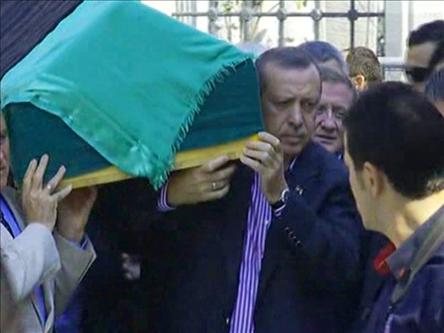 Мать турецкого премьера Эрдогана проводили в последний путь