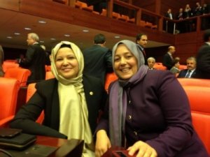 Впервые в турецком парламенте женщины-депутаты в мусульманских платках