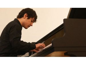 Пианист Тамби Асад Джимук выступил на конкурсе в России