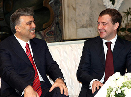 Медведев обсудил с Гюльом двустороннее сотрудничество