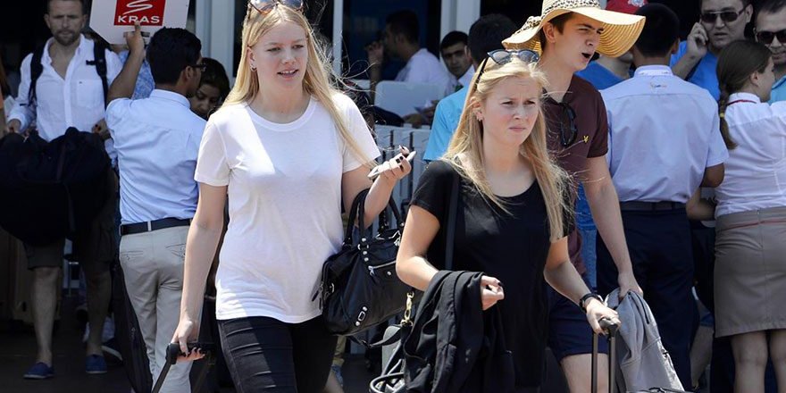 Сколько россиян в 2018 году посетило в турцию?