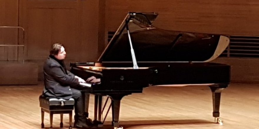 Известный турецкий пианист Фазиль Сай дал концерт в Москве