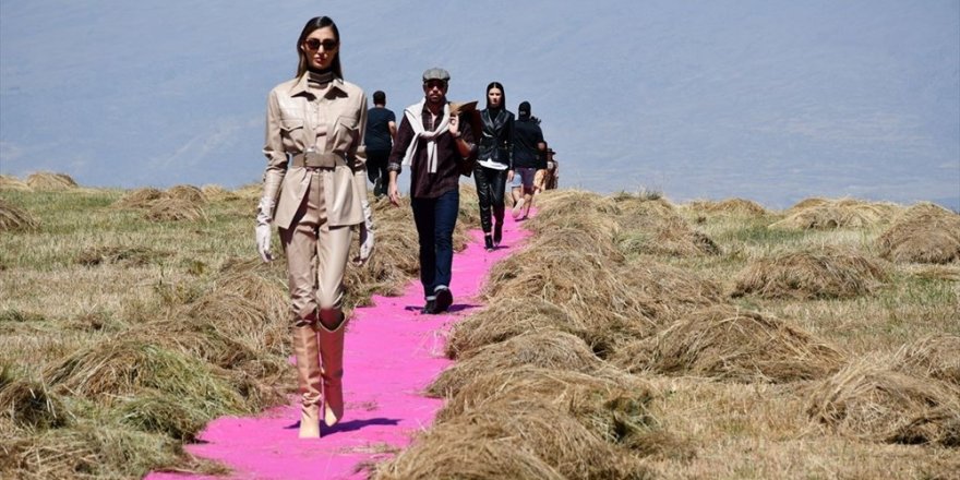 Показ мод на востоке Турции