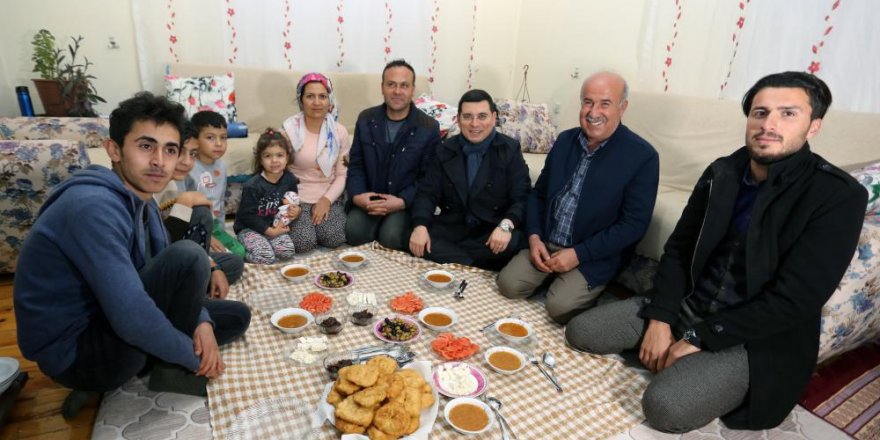 Еда в Турции - стол или пол