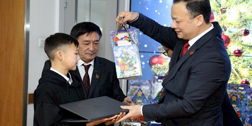 Новогодний сюрприз от министра иностранных дел Кыргызстана