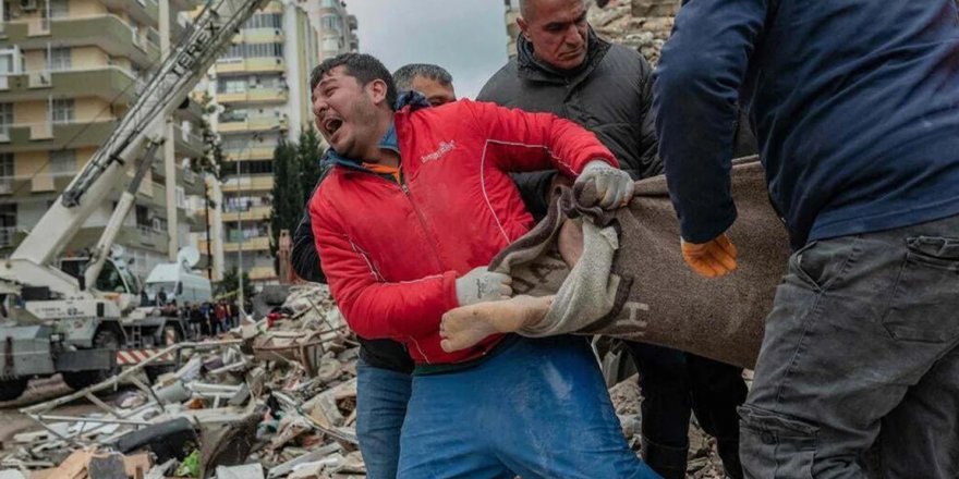 Число жертв землетрясения в Турции достигло 17 тысяч