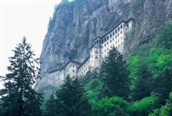 Туристы стали чаще посещать монастырь Сумела