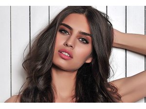 «Мисс Турция 2014» отказала Бураку Озчивиту