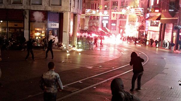Массовые беспорядки сотрясают Турцию четвертый день