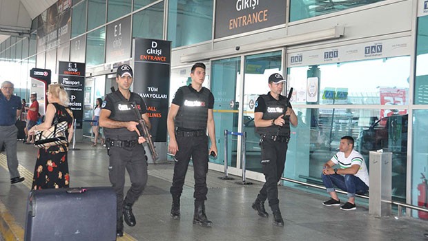 В аэропортах Стамбула повышены меры безопасности