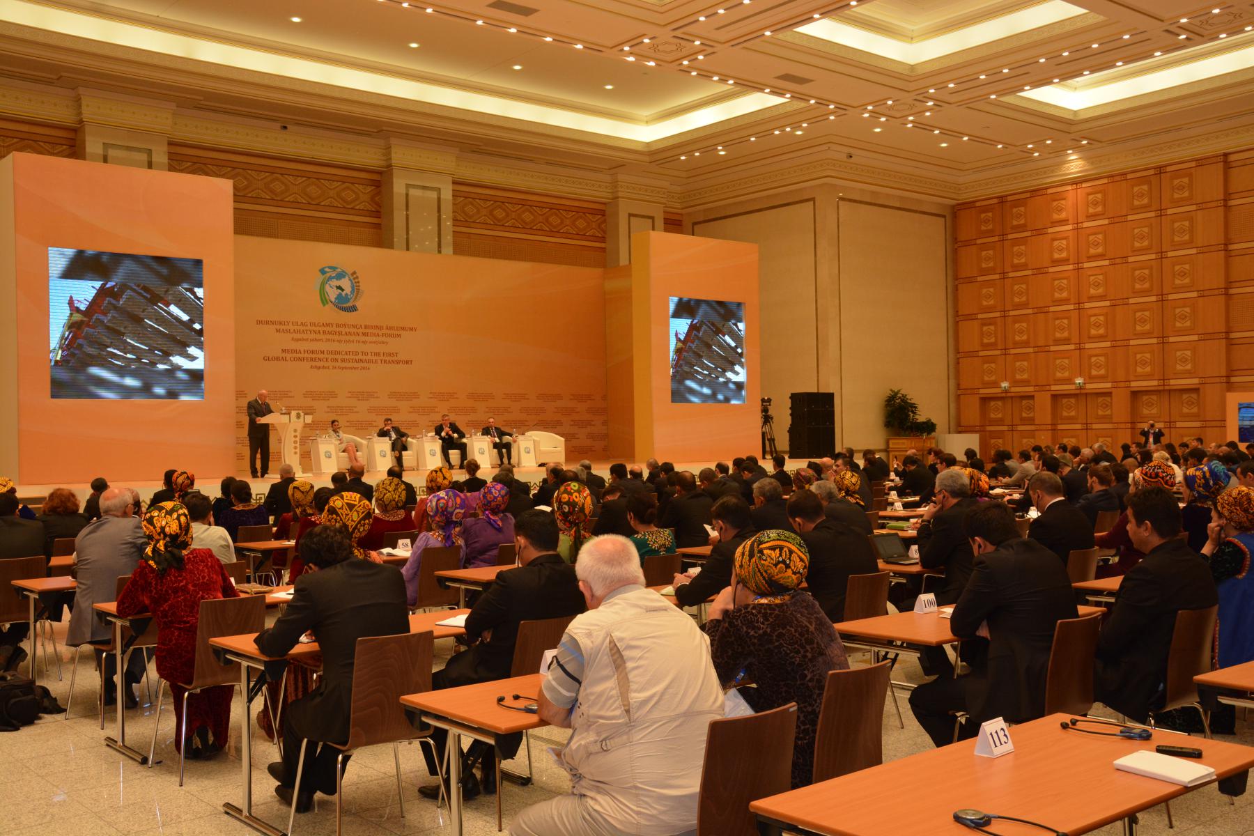 В Ашхабаде проходит международный медиа-форум