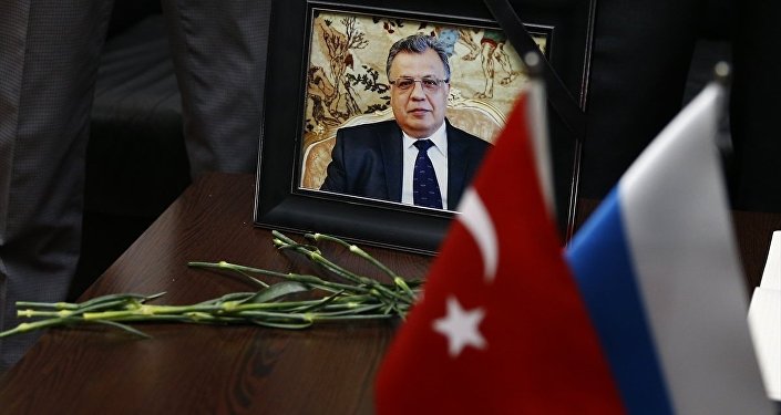 Премьер-министр Турции почтил память погибшего посла