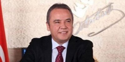 Мэр Антальи Мухиттин Бёджек заразился коронавирусом