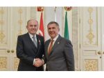 Мэру Стамбула вручили медаль в Казани